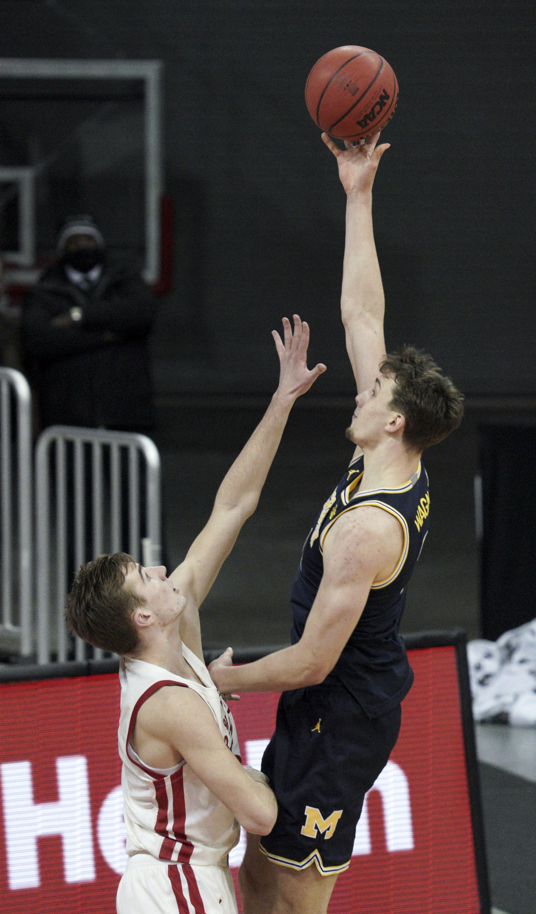 Michigan 67, UW 59